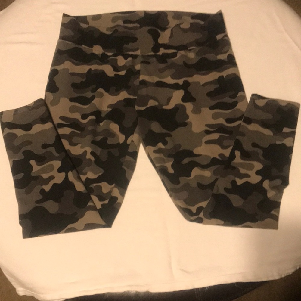 EUC Lane Bryant camo leggings